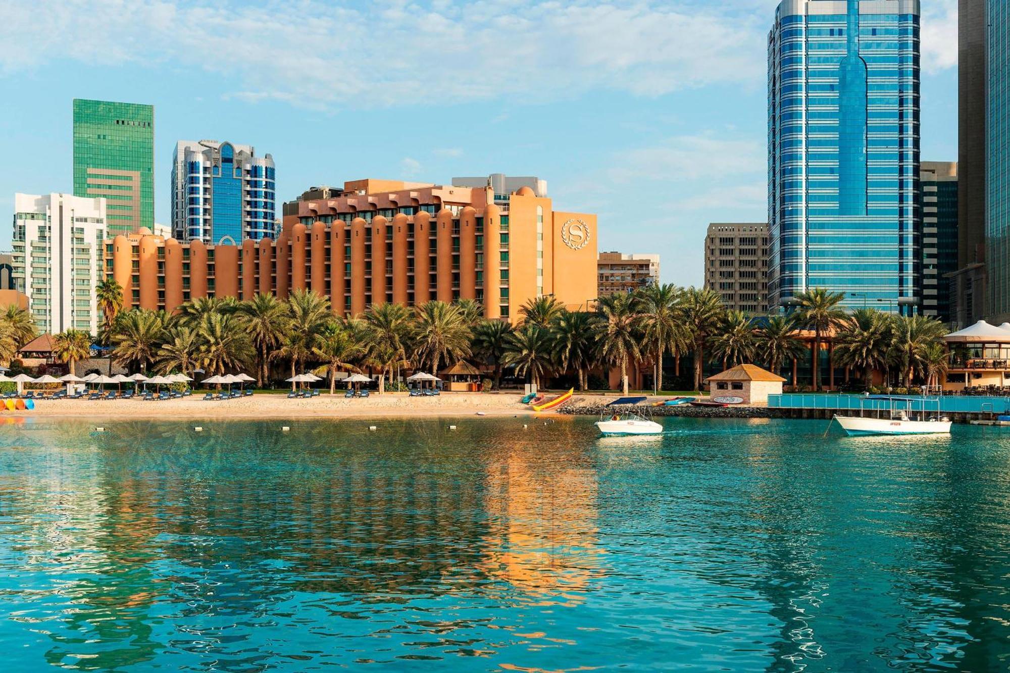 Sheraton Abu Dhabi Hotel&Resort Exterior foto